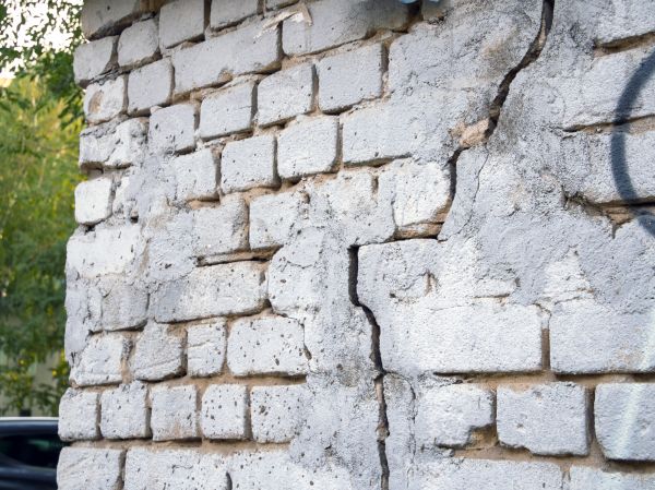 Cracked Brick Wall Repair in Youngstown